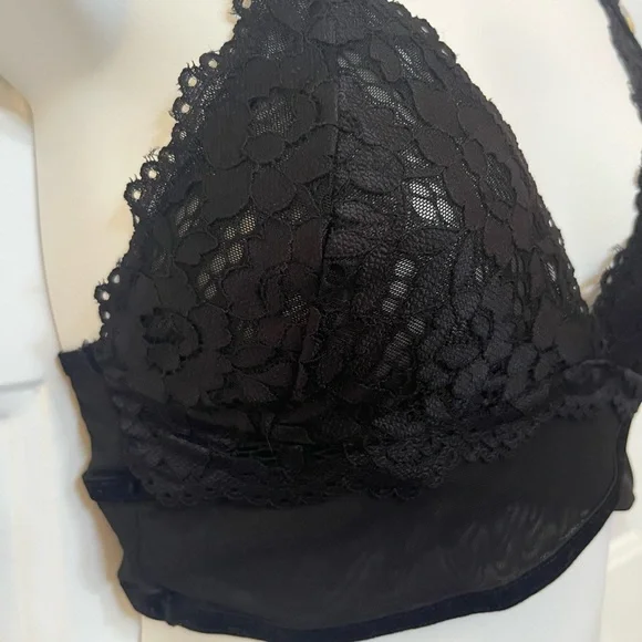 Rene Rofe Black Lace Bralette lingerie Medium NWT 
Unpadded 
Style/color: B8624 - Picture 3 of 11